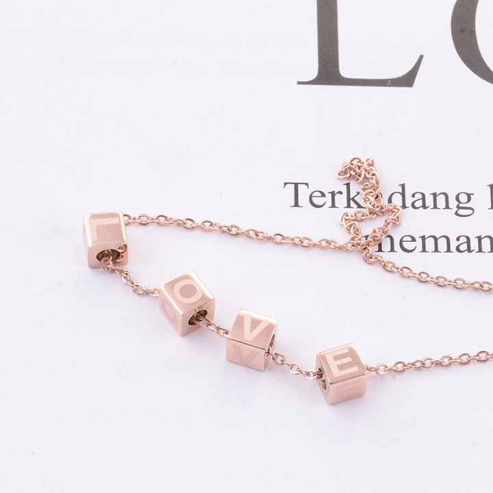 Dây Chuyền Chữ LOVE Titan Không Đen TT 1948