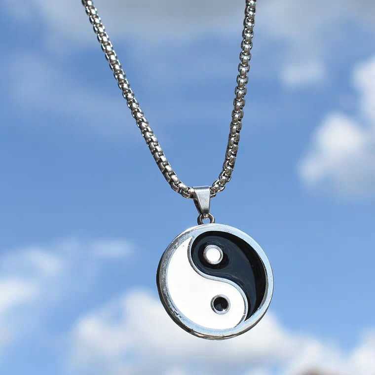 Dây Chuyền Mặt Tròn Trắng Đen 2883