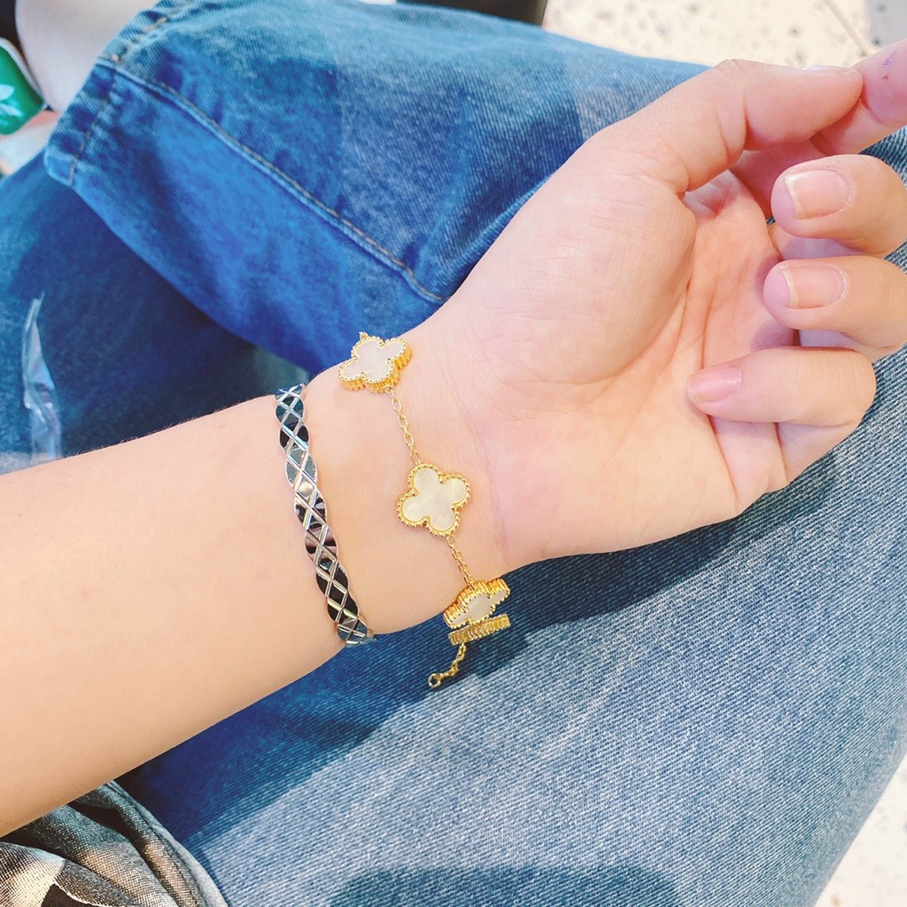 Lắc Tay Cỏ 4 Lá Titan Ko Đen TT 4411