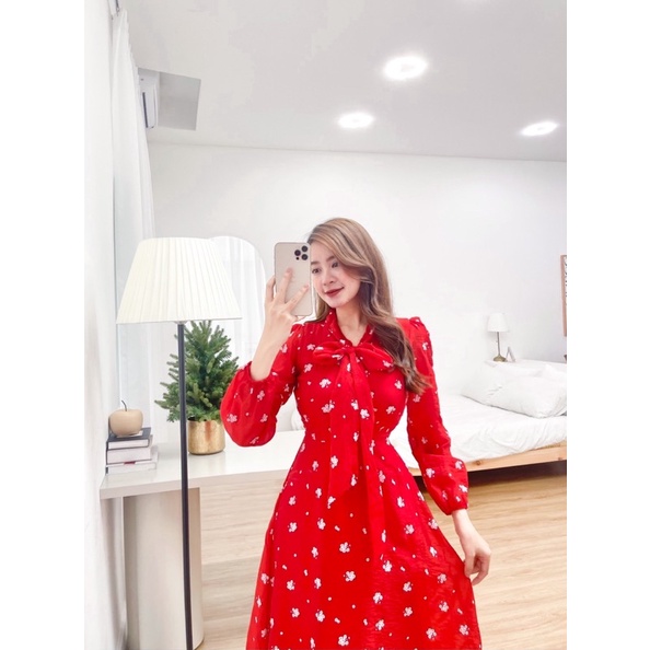 ĐẦM HOA MIDI ĐỎ THẮT NƠ CỔ TAY DÀI