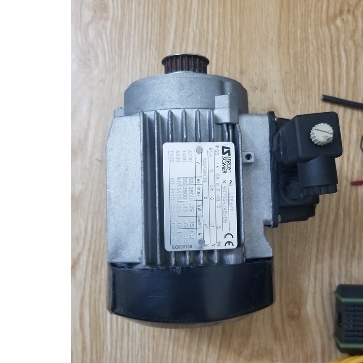 Động cơ GERMANY 220/380 VAC công suất 250w