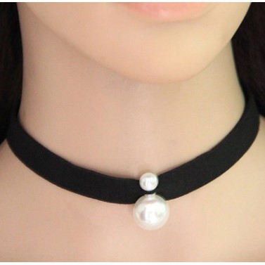 Vòng cổ choker đen đính ngọc trai tròn TKM23