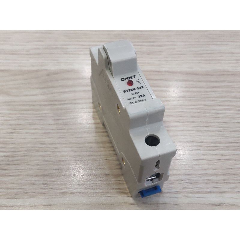 Đế cầu chì và cầu chì sứ RT28 Chint