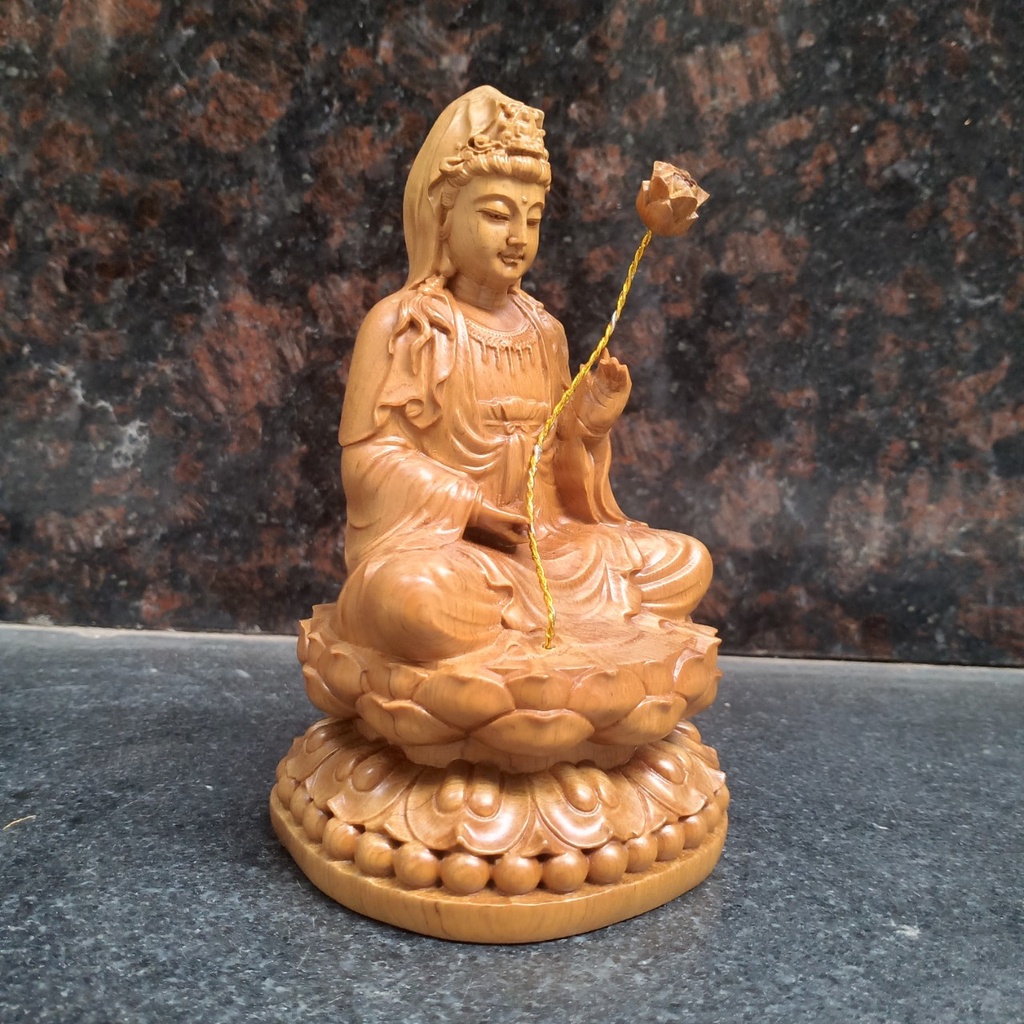 Tượng phật đại thế chí bồ tát bằng gỗ thơm. Cao 15 cm đường kính 9 cm