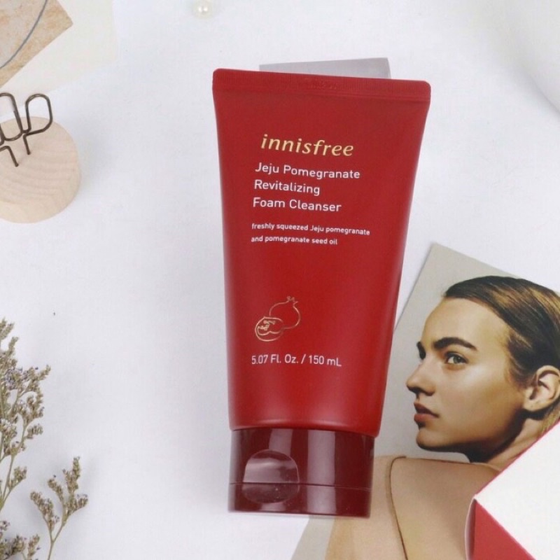 Sữa Rửa Mặt Dưỡng Trắng Da Innisfree Jeju Pomegranate Revitalizing