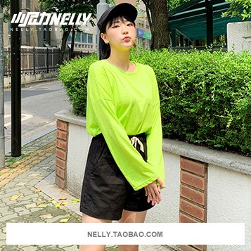 Áo phông Nelly Heybig dài tay trơn màu xanh neon