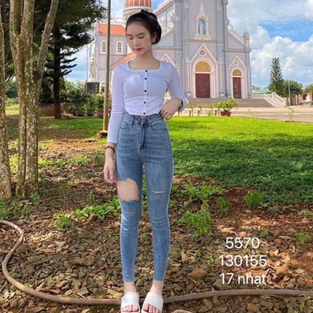 Set jeans dài co giãn rách ô + crop gân tay dài khoét eo
