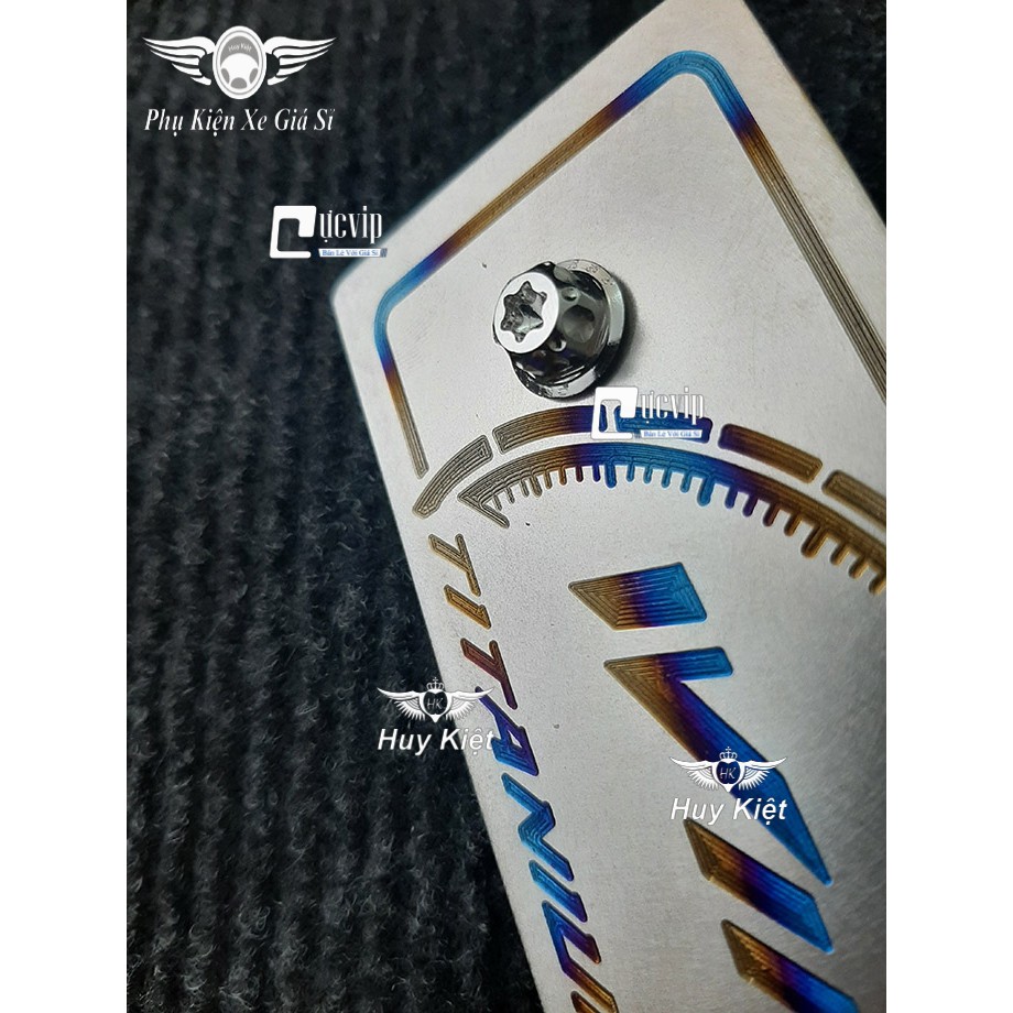 Bảng Tên Winner X Titan (Mẫu Titan Khò) Kèm 2 Ốc Salaya MS3854