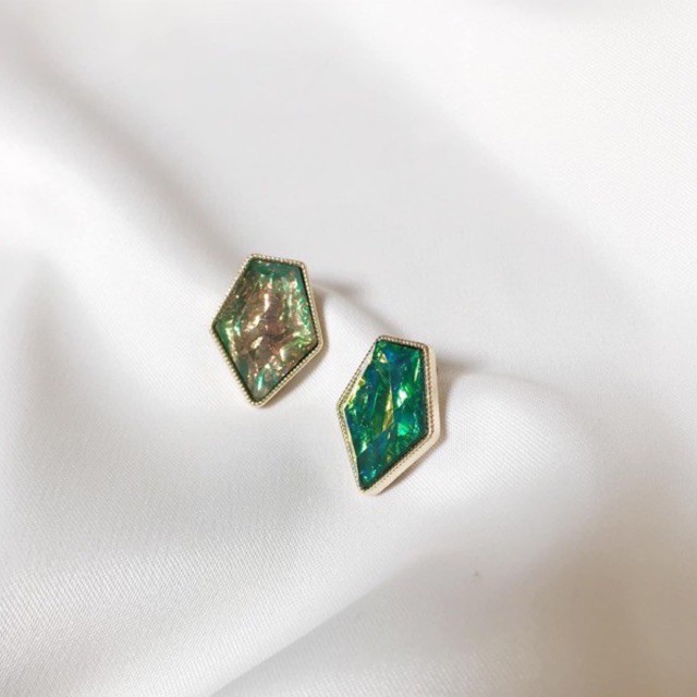 Bông Tai Đá Xanh Golden Emerald Earrings