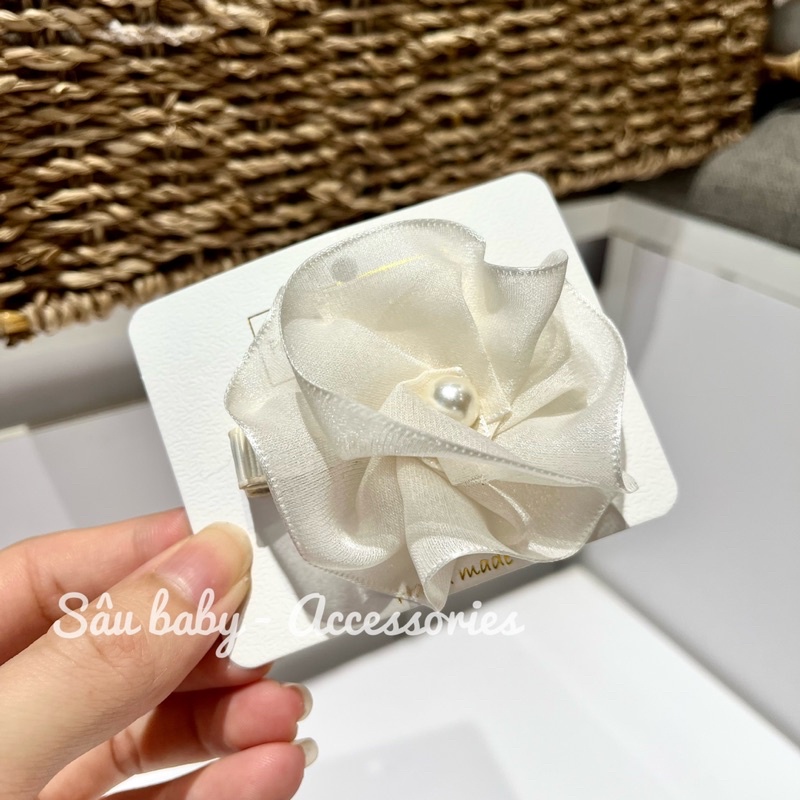Bờm kẹp tóc hoa voan handmade đính hạt trai công chúa cho bé gái