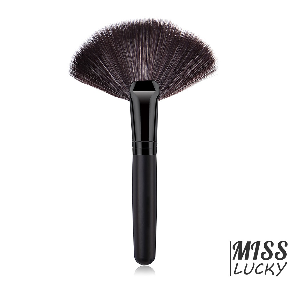 Cây cọ trang điểm phấn nền hình cây quạt độc đáo