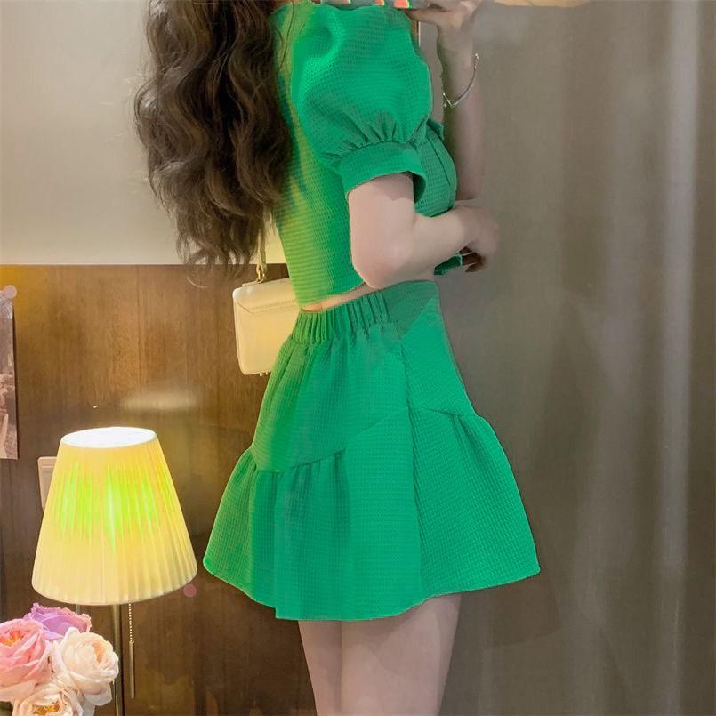 Set váy nữ croptop cúc ngọc tay bông chân váy xòe phong cách tiểu thư sang chảnh  M.I.U Store