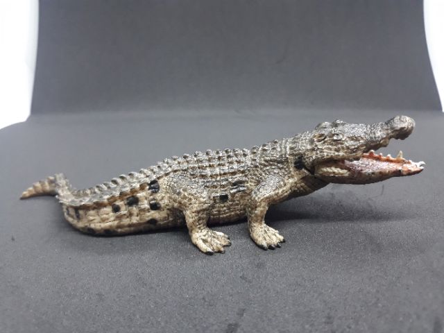 Mô hình đồ chơi khủng long. Cá sấu hoa cà.