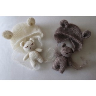 Nón gấu và gấu cầm tay
