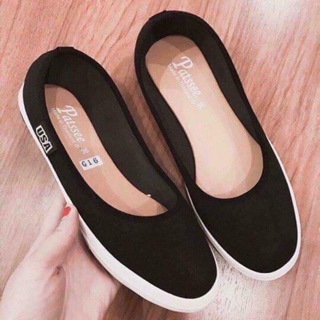 Giày của chị Hiền