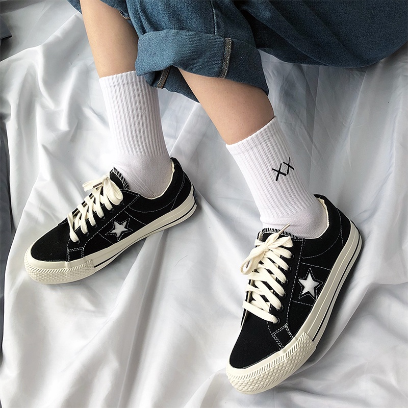 We Flower Vớ cổ cao in họa tiết dấu chéo màu trắng đen hợp thời trang cho nam và nữ