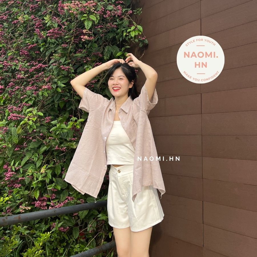 Sơ mi nữ tay ngắn chất kẻ xốp mát mix tà xẻ sau lưng độc lạ sang chảnh. Áo sơ mi form rộng Hàn Quốc nhiều màu HOTHIT.