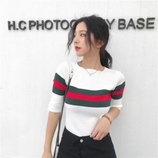 Áo len trắng phối kẻ màu hành quảng châu