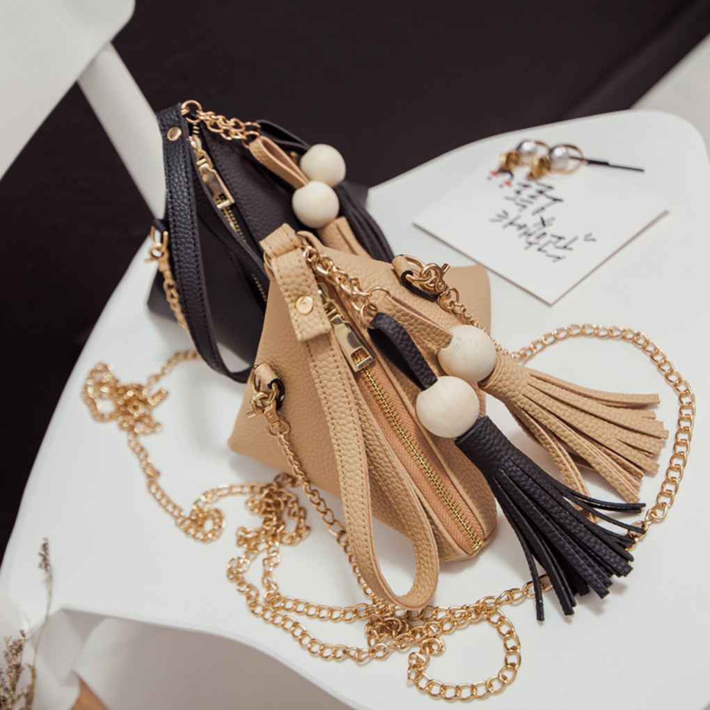 Túi đeo chéo da PU hình tam giác đính tua rua