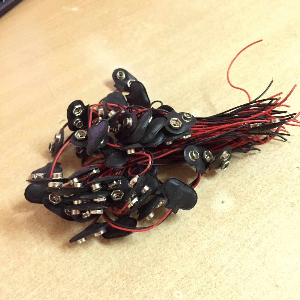 Đế pin 9V kèm công tắc và đèn led dùng để chế tạo