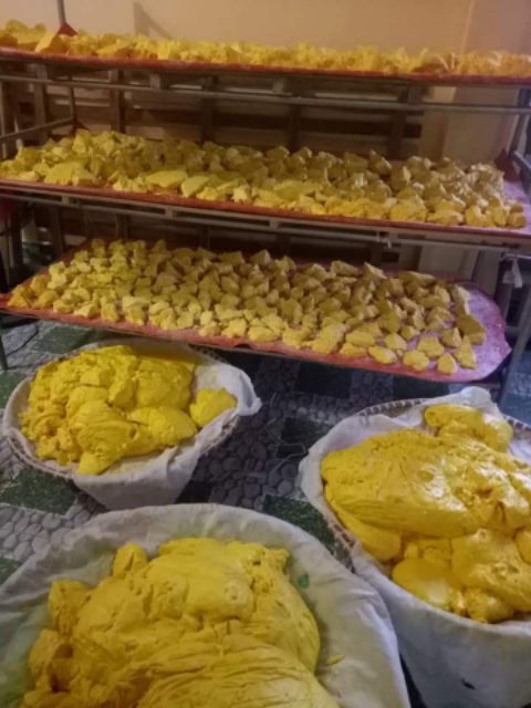 0.5kg TINH NGHỆ HẠT nguyên chất  nhà làm có phiếu kiểm định chất lươnh