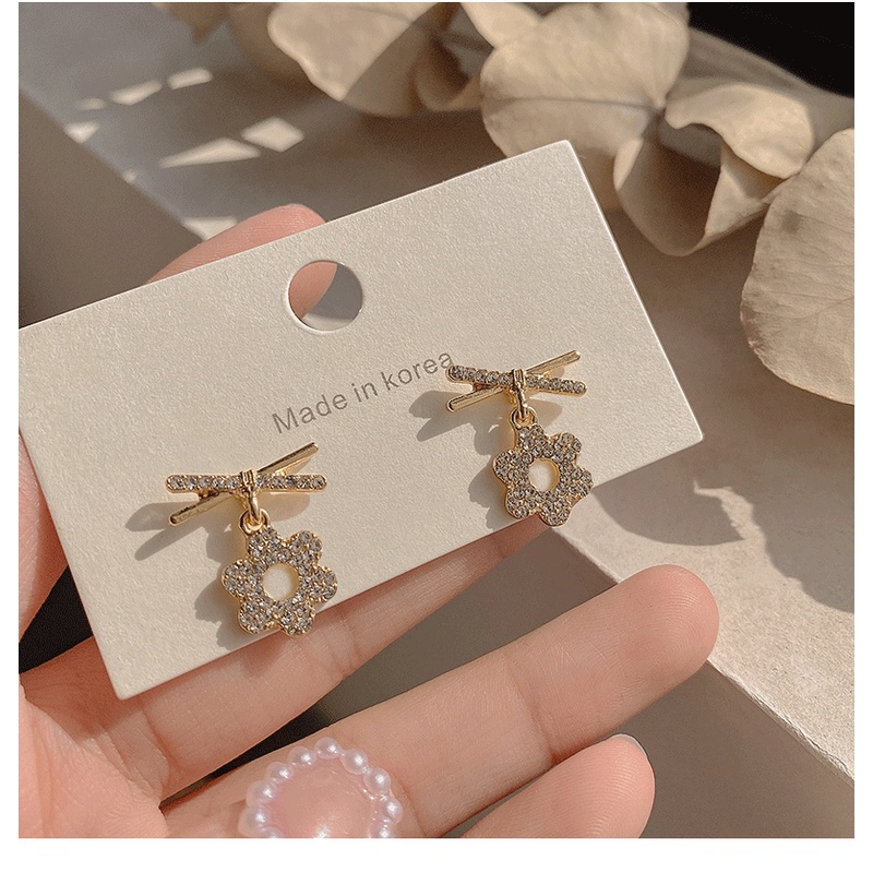 Khuyên tai hình hoa cúc đính đá đơn giản thời trang cho nữ