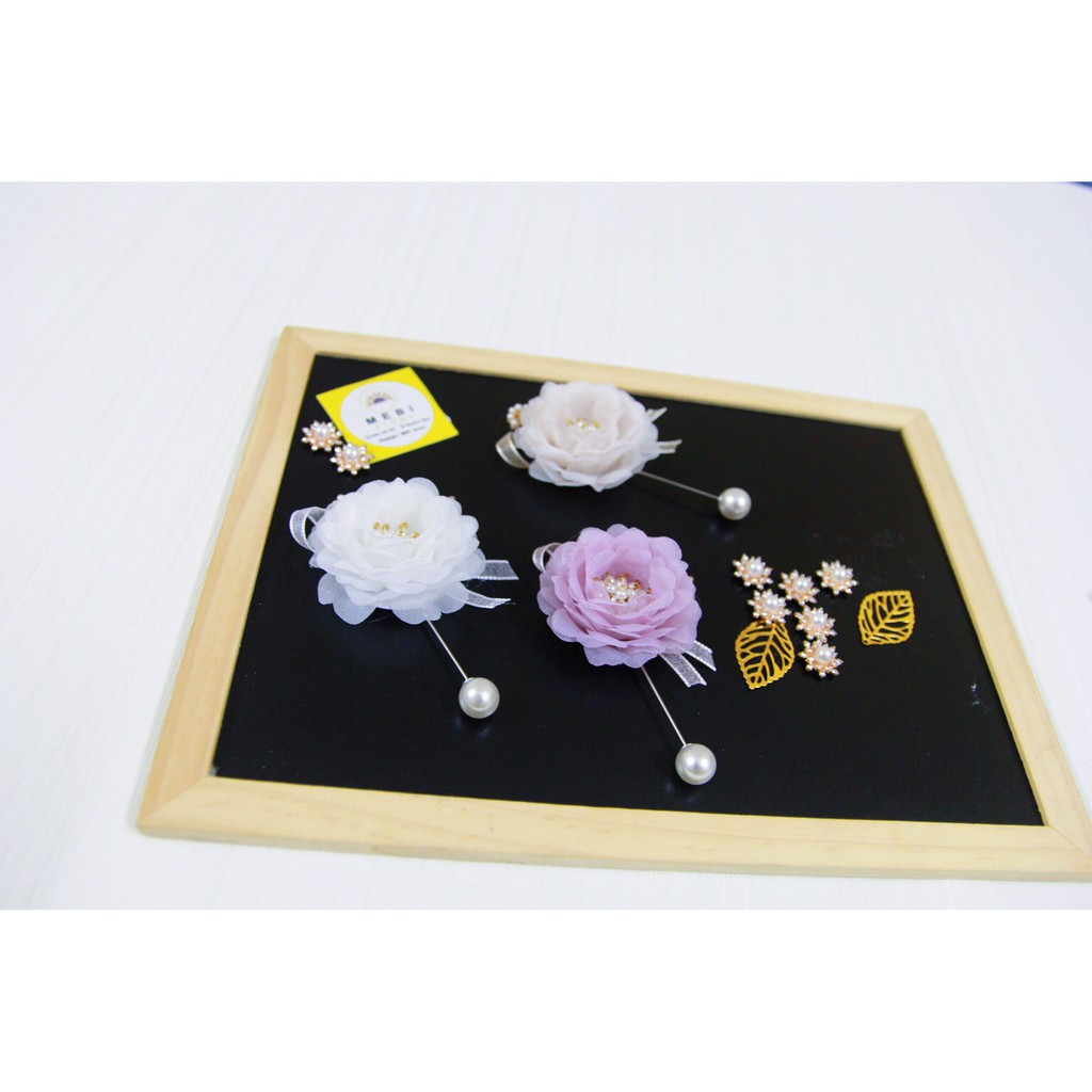 (ảnh thật 100%) hoa cài áo vải voan size nhỏ đính nhụy trai và phụ kiện cao cấp (size 5.5-6cm)