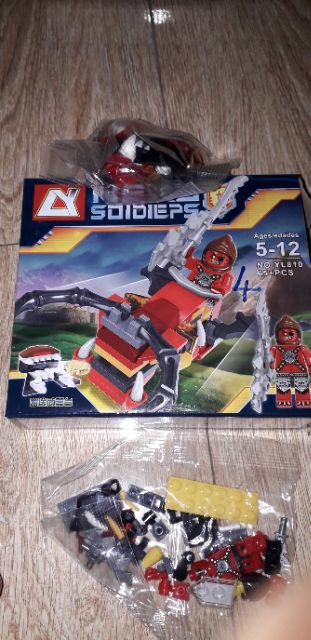 Lắp ráp 1 hộp LegoNexo Soidieps Siêu xe 810 có nhiều chi tiết