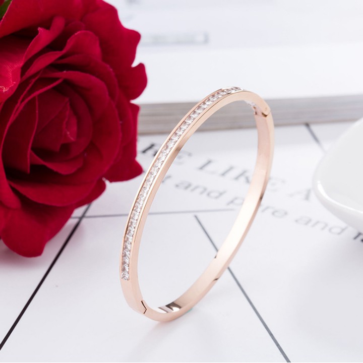 Vòng tay nữ titan cao cấp đính 1 hàng đá vuông khóa gài siêu đẹp, bền màu, hợp thời trang