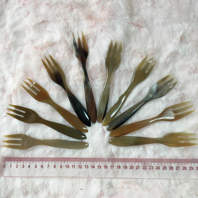 Dĩa ăn hoa quả sừng trâu cao cấp (DS01 combo 02 chiếc màu tự nhiên 3 răng)