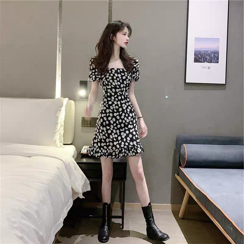 Váy tiểu thư🍉Váy đen cổ vuông hoa cúc tay phồng, váy hoa cúc vintage màu đen chất vải thô mềm mặc thoáng mát xinh xắnn🍉