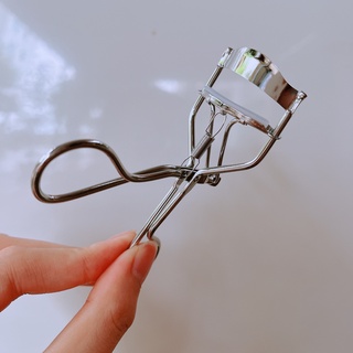 Kẹp Bấm Mi Eye Lash Curler vỏ chữ đỏ sử dụng để bấm mi cong dùng trong makeup