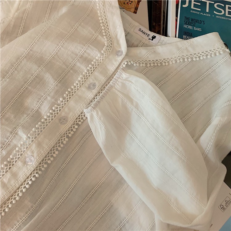 LEEVA - Áo trắng nữ cổ tim phối viền thanh lịch A102