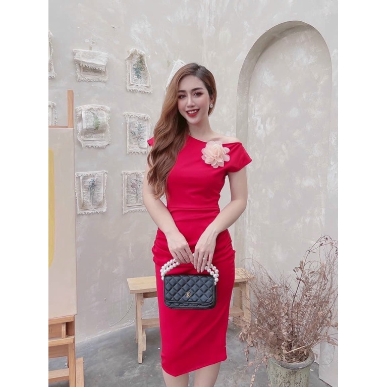 Xả Lỗ Mẫu Đầm Lệch Vai Ôm BODY Có Đính Hoa Siêu Xinh UP