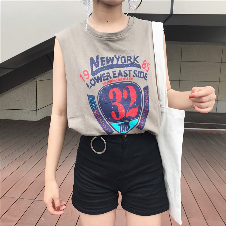 Áo sát nách khoét sâu thiết kế phối hoạ tiết in cá tính cho nữ | BigBuy360 - bigbuy360.vn