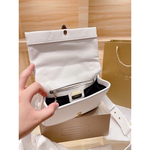 Túi xách Bvlgári chất da bò sz 22 hàng order trung