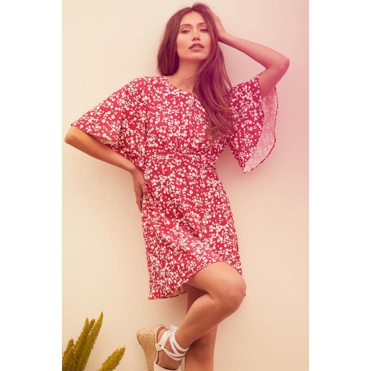 Đầm ngắn xoè TAHARI lụa cổ tròn tay lỡ loe đỏ hoa nhí trắng