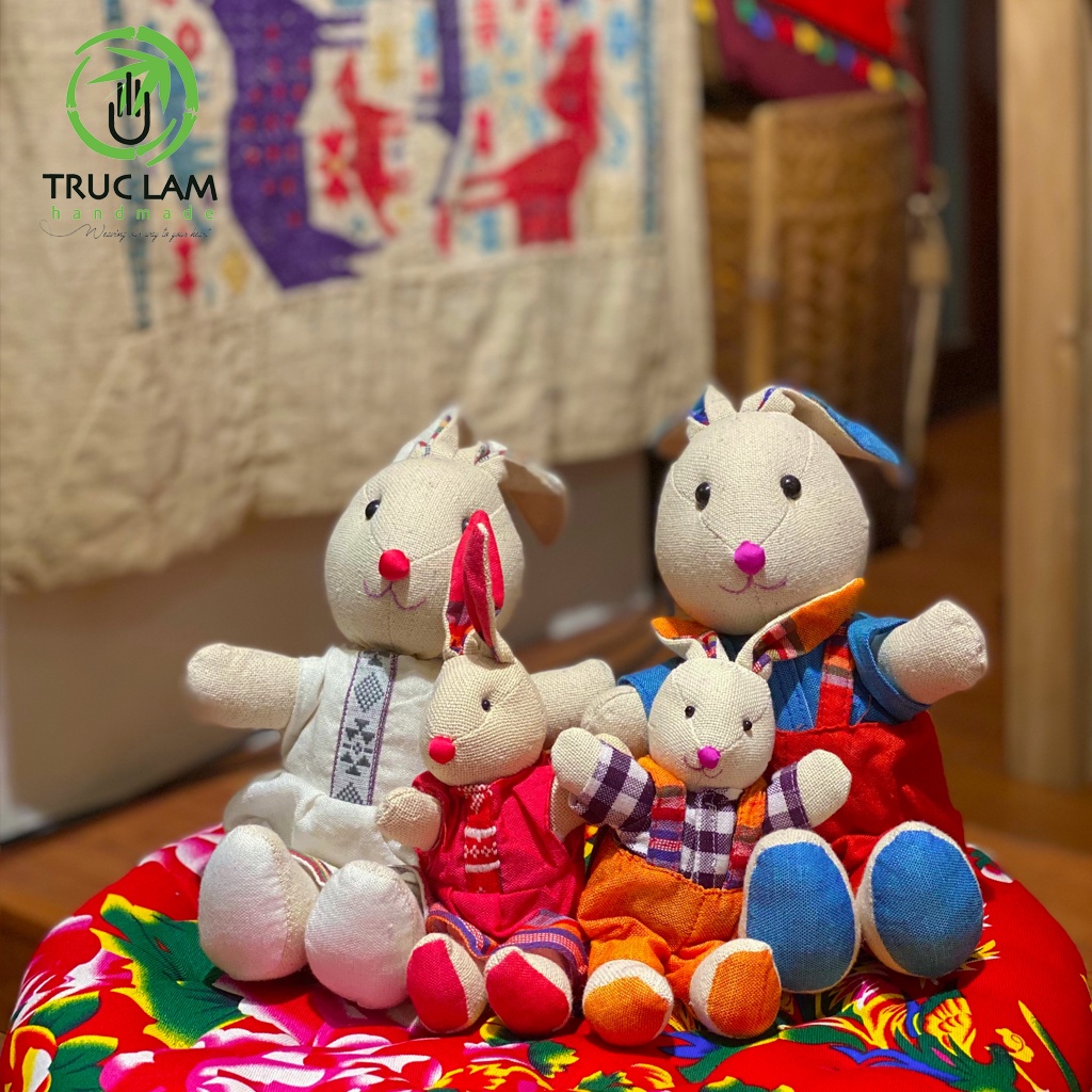 Combo Gia Đình Thỏ Nhồi Bông Mặc Trang Phục Vải Dệt Tay Thổ Cẩm Thái Mai Châu – Trúc Lâm Handmade