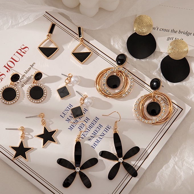 Khuyên Tai Kim Loại Đính Hạt Ngọc Trai Đen Phong Cách Hàn Quốc