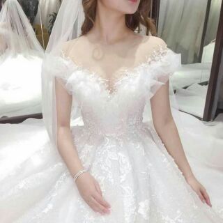 Váy cưới thiết kế tặng kem voan cô dâu