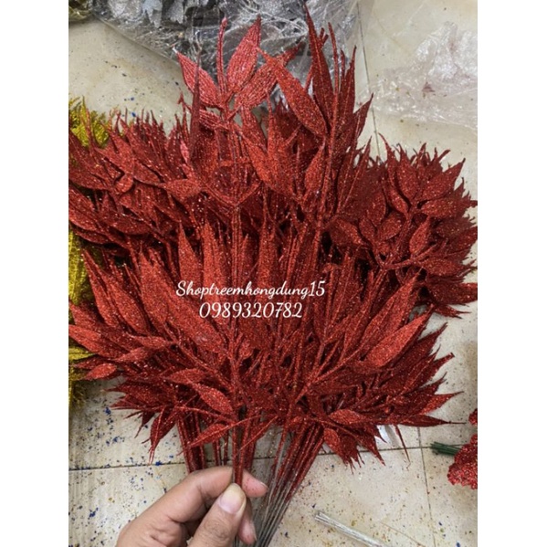 Lá tre kim tuyến dùng để trang trí