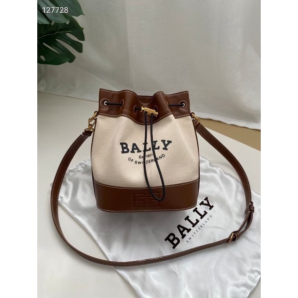 TNS-Túi bucket rút dây siêu  Ballie bucket bag--canvas trắng phối nâu sang trọng