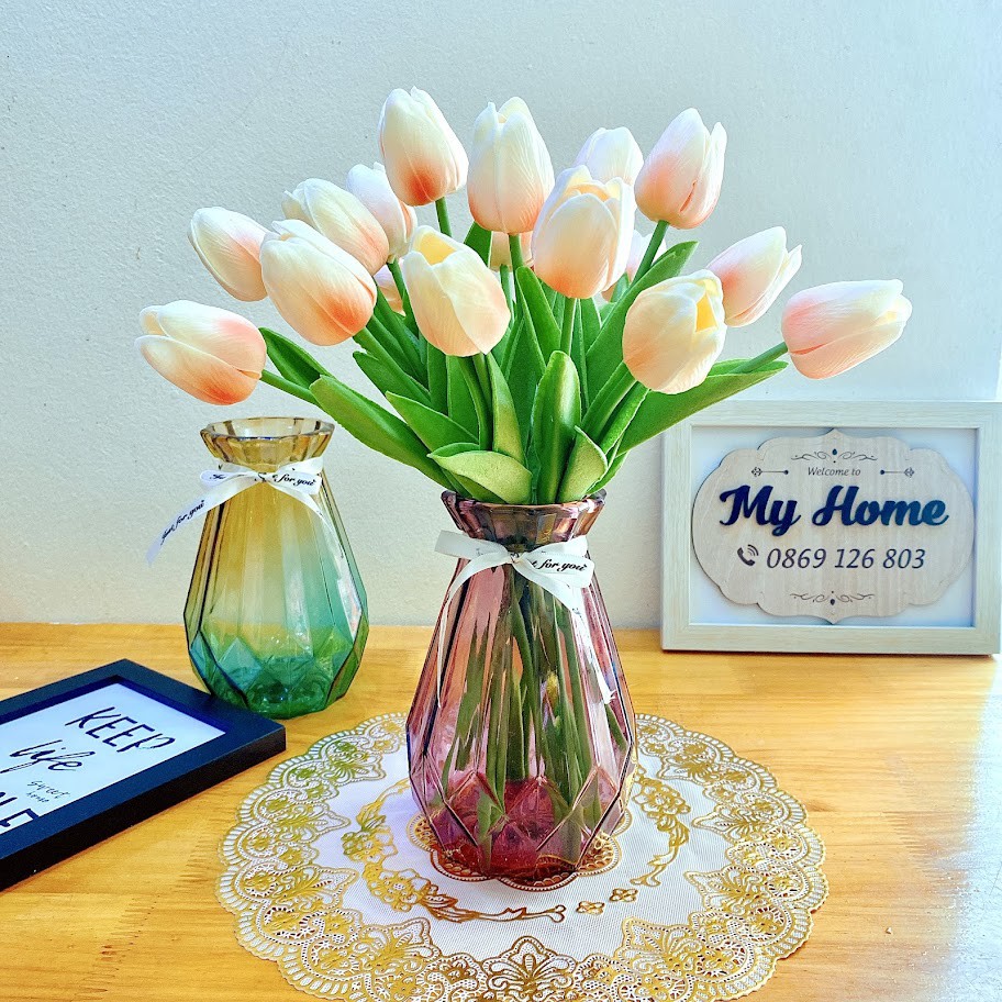 Combo hoa tulip lá thẳng kèm bình cực sang trọng - Hoa giả trang trí, để bàn