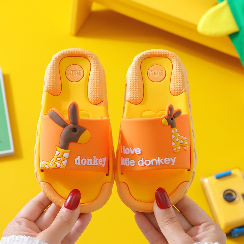 Dép đế mềm chống trượt cho bé hoạ tiết nai