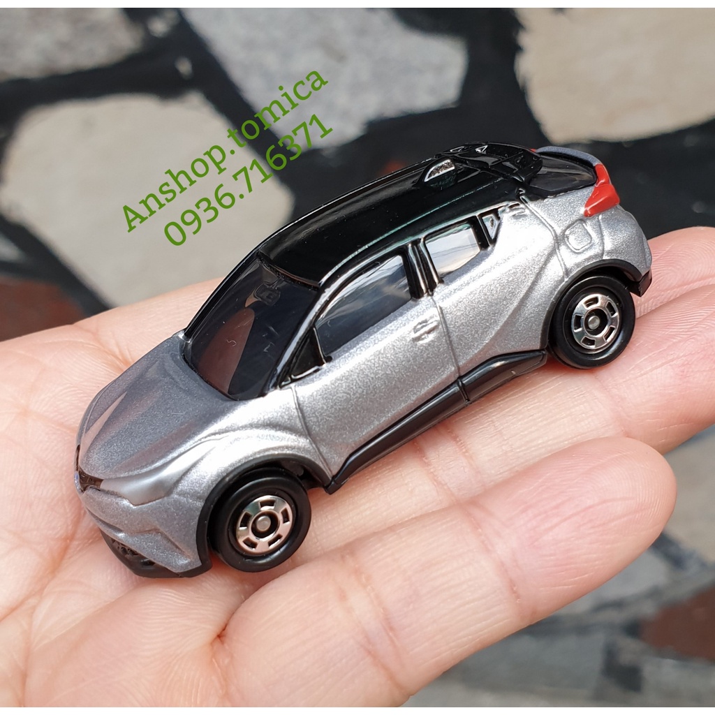 Mô hình xe Toyota CH-R màu xám bạc tomica Nhật bản