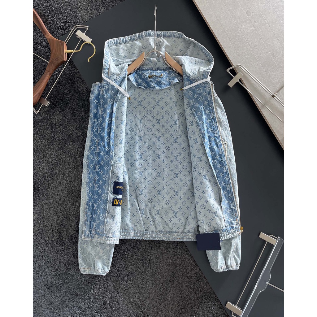Áo hoác Jean có mũ cao cấp Louis Vuitton LV thời trang, mang phong cách retro
