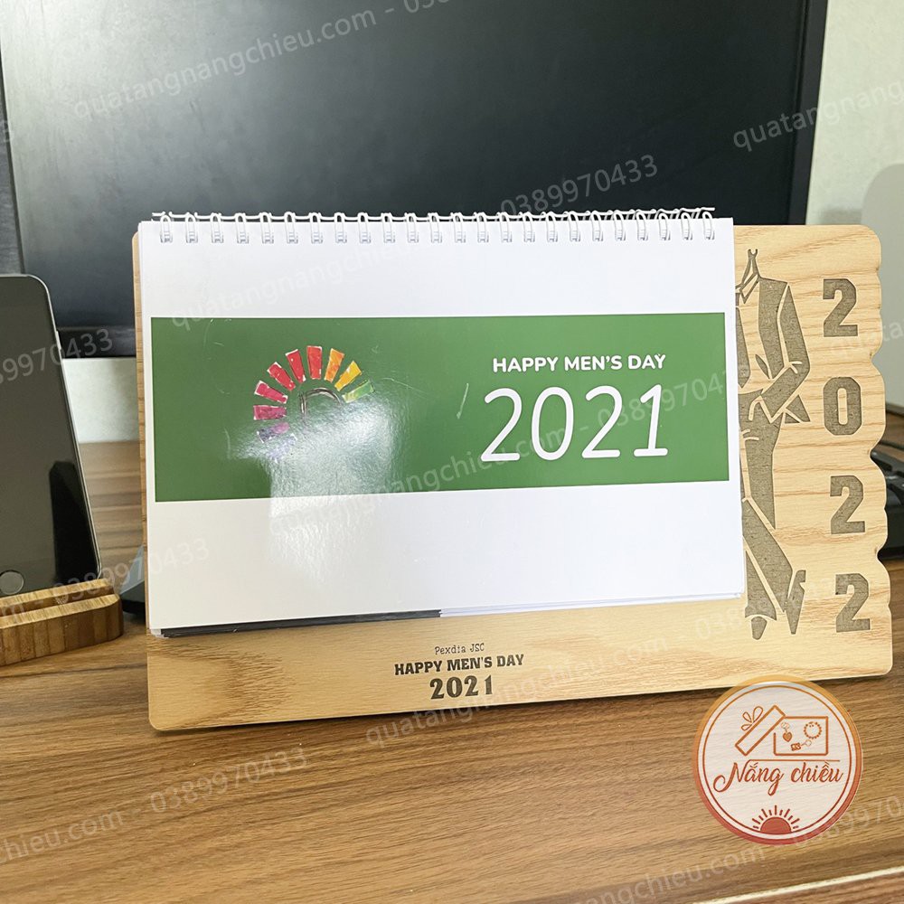 Lịch để bàn 2022 đế gỗ để bàn - Mẫu lịch đẹp năm 2022- Free thiết kế theo mãu có sẵn