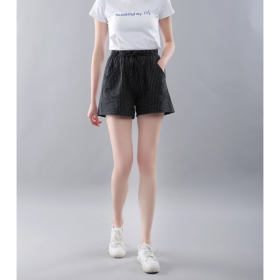 Quần short nữ sọc kẻ suông QT36