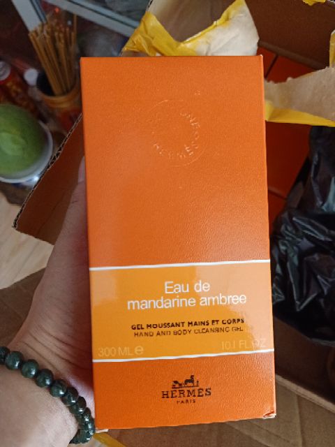 Sữa Tắm Hương nước hoa Pháp Hermes Eau de Mandarine Ambree 300ML