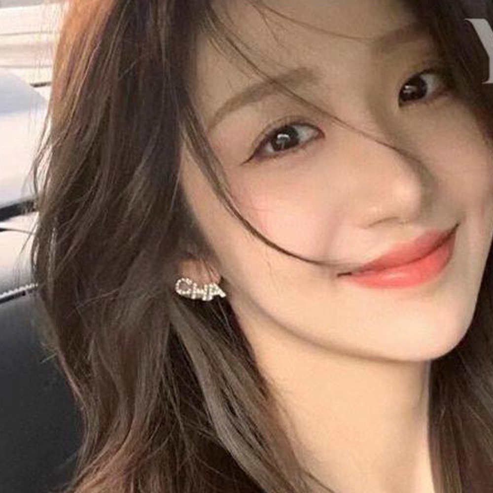 Khuyên tai thương hiệu CC chữ đính đá size nhỏ xinh TB606